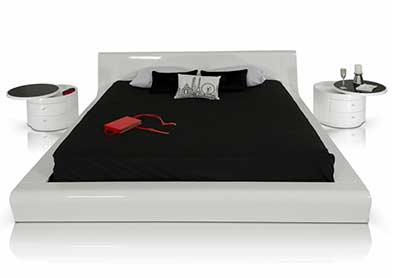 Contemporary White Lacquered Bed Graziano