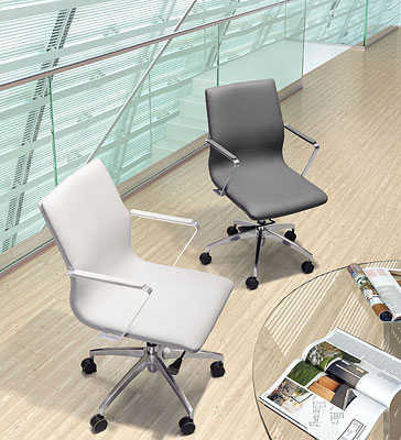 Low back leatherette office chair Z-151